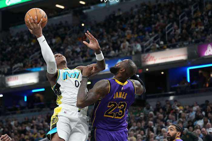 LeBron James heeft een grote afwerking om Lakers langs Pacers op te tillen en recordscores te verlengen