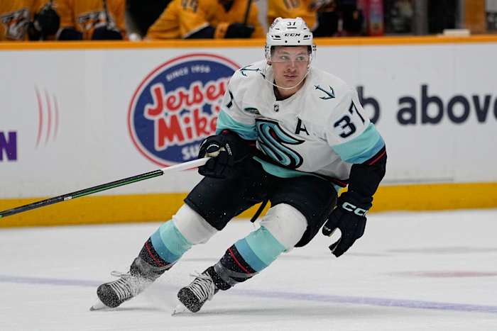 Lightning verwerft Gourde en Bjorkstrand en Panthers krijgen Vanecek terwijl NHL Trade Action opwarmt