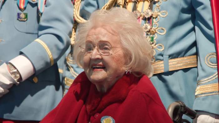 Los Texas Cavaliers Honraran A Rosemary Kowalski Durante Desfile