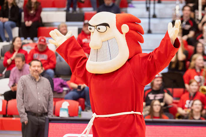 Maart Madness Mascottes staan ​​centraal tijdens NCAA -heren- en damestoernooien