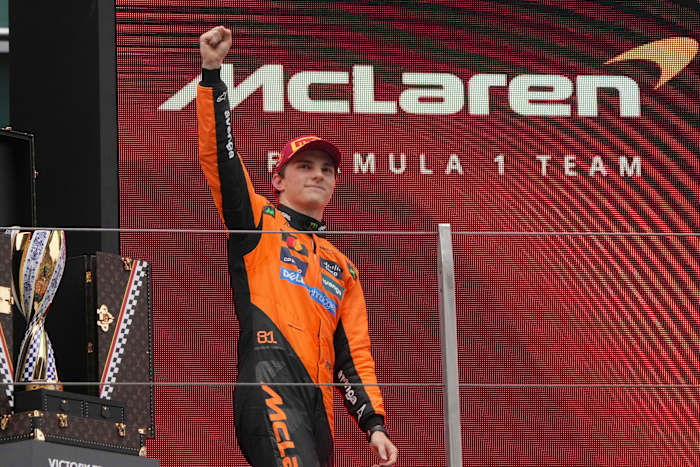 McLaren's Oscar Piastri wint F1 Chinese huisarts van teamgenoot Lando Norris. Beide Ferrari's zijn gediskwalificeerd