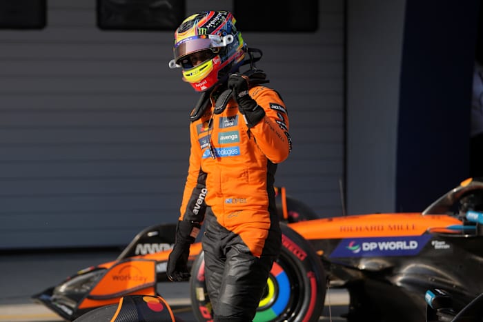 McLaren's Piastri neemt zijn eerste F1 -paal op de Chinese Grand Prix. Hamilton om vijfde te beginnen