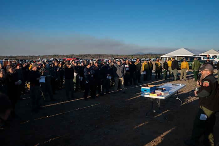 Meer evacuaties terwijl bosbranden in de Carolinas branden. Voorspellingen zijn niet bemoedigend voor brandweerlieden