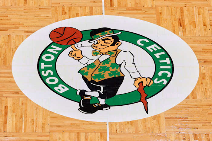 NBA's Celtics die worden verkocht voor record $ 6,1 miljard aan groep onder leiding van private equity Mogul Bill Chisholm