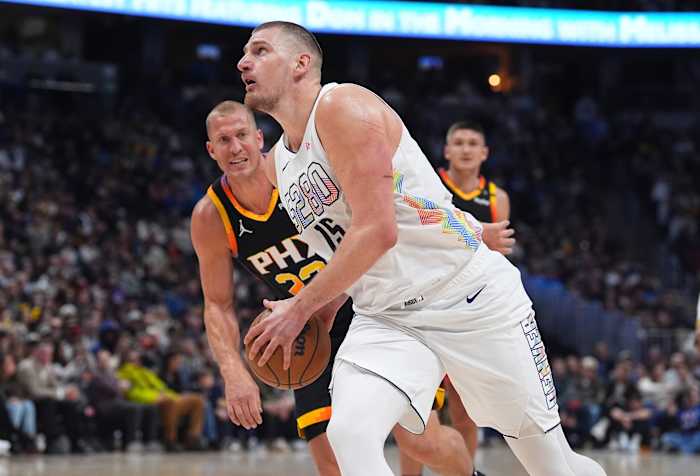 Nikola Jokic heeft 31 punten, 22 assists en 21 rebounds in de 149-141 OT-overwinning van Nuggets op Suns