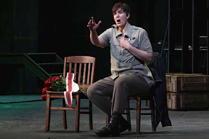 Noorse sopraan Lise Davidsen om nieuwe opera -opname uit te brengen in afwachting van de geboorte van een tweeling