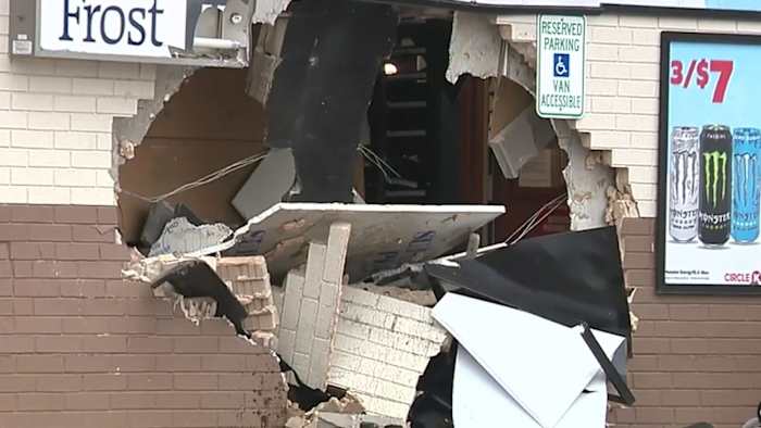 Northwest Side Street waar de vrachtwagen tegen de supermarkt sloeg, is een gevarenzone, zeggen buren