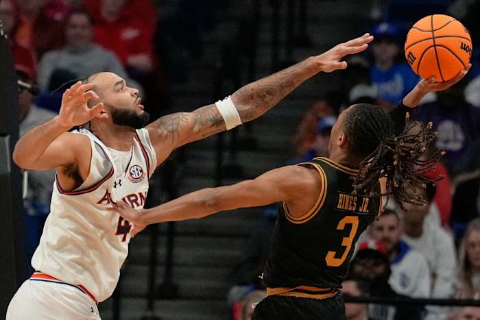 Nr. 1 Algemene zaad Auburn zet Alabama State 83-63 weg om March Madness te openen