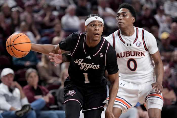 Nr. 1 Auburn valt 83-72 tot nr. 22 Texas A&M achter de 19 punten van Zhuric Phelps