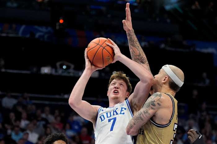 Nr. 1 Duke verslaat Georgia Tech 78-70 na het verliezen van Flagg, bruin tot blessures in ACC kwartfinales