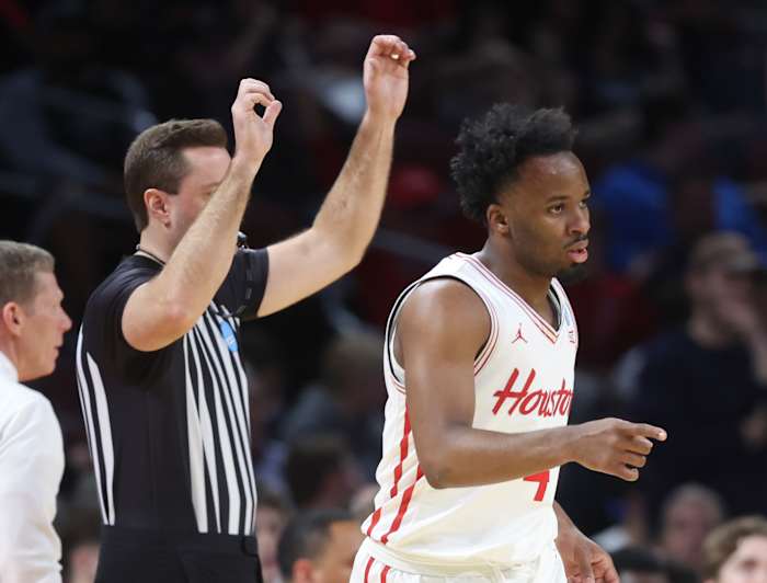 Nr. 1 Seed Houston houdt Gonzaga Comeback af, beats nr. 8 Seed Bulldogs 81-76 om Sweet 16 te bereiken 16