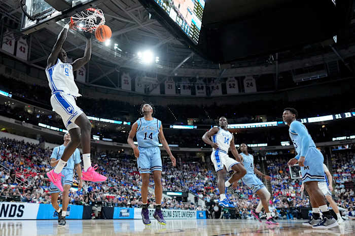 Nr. 1 zaad Duke rolt langs Mount St. Mary's 93-49 om NCAAS te openen in de terugkeer van Flagg uit een blessure
