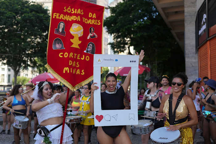 Oscar -koorts voor Fernanda Torres in Brazilië heeft haar dit jaar Carnival Muse gemaakt