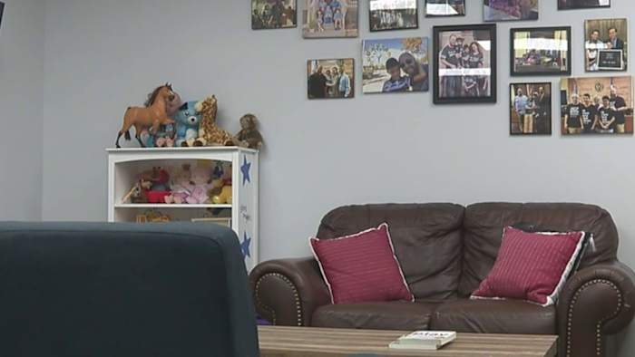 Ouders als lerarenprogramma biedt essentiële ondersteuning aan gezinnen die geconfronteerd worden met economische uitdagingen