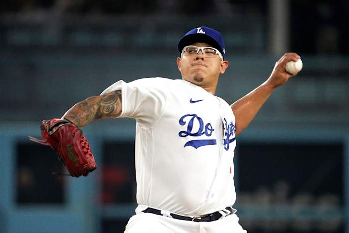 Pitcher Julio Urías heeft de all-star pauze door MLB onder huiselijk geweld geschorst.