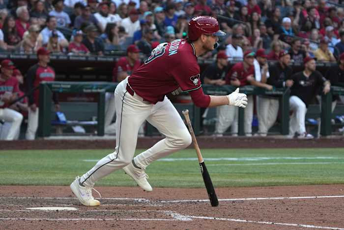 Pitchers kunnen nog steeds raken: Ryne Nelson heeft een verrassende RBI -single tijdens de winnende rally van Diamondbacks