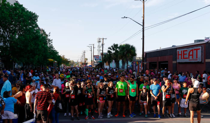 Registratie nu open voor Fiesta de Los Spurs Run op Flambeau Parade Route