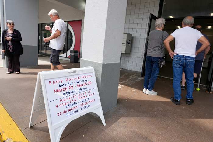 Republikeinen in het oude district van Mike Waltz zijn niet boos op hem of Trump over Jemen Signal Chat