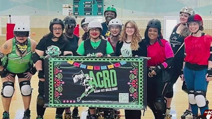 Roller Derby non -profit dient als therapeutische uitlaatklep voor gezinnen die gemeenschap nodig hebben