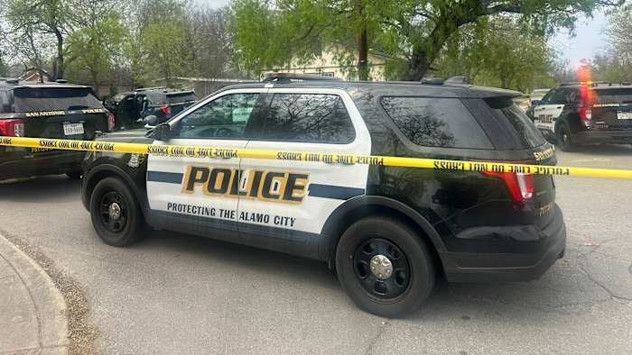 SAPD identificeert officier die de man dodelijk in het hoofd schoot, borst aan de westkant