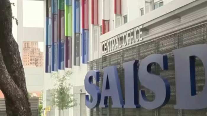 Saisd -leraar beschuldigd van een relatie met voormalige student, zegt District Says