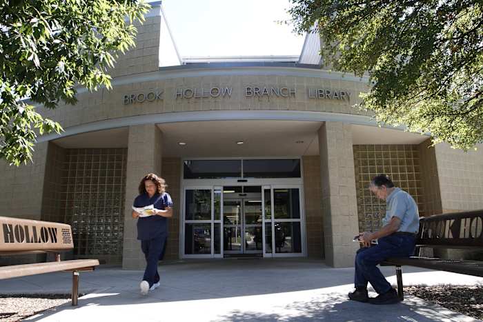 San Antonio Public Library Trustees keuren de ontwerpen van zonne -installatie goed bij twee vestigingen