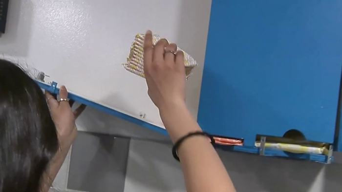 San Antonio Studenten leiden initiatief voor het leveren van menstruatiehygiëneproducten in schoolbadkamers