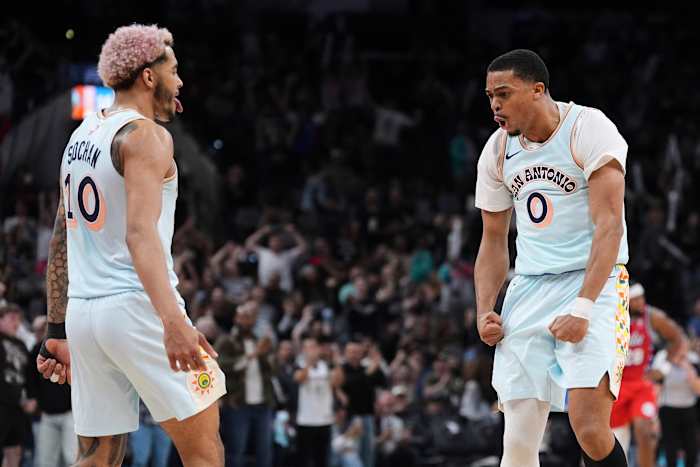 Sochan, Johnson Fuel Spurs verzamelt zich voorbij verwonding 76ers, 128-120