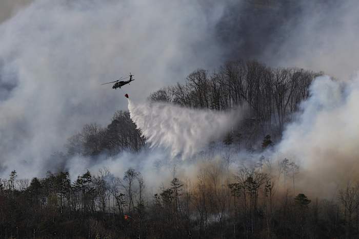 South Carolina Wildfire blijft groeien terwijl brandweerlieden huizen beschermen