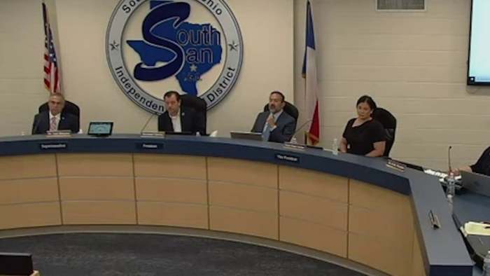 South San ISD Board keurt officieel een contract goed voor de nieuwe superintendent van het district