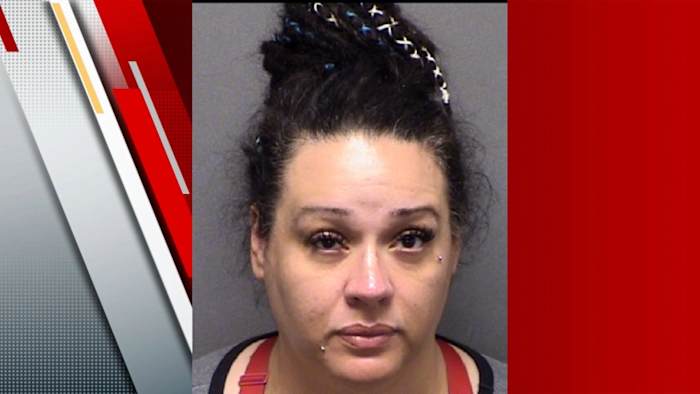 Stad van San Antonio Financieel medewerker in afwachting van aanklacht, beschuldigd van het verbranden van het kind met een haarijzer