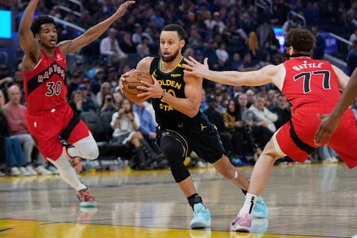 Stephen Curry zal de start van de Warriors Road Trip missen met een bekkencontusie