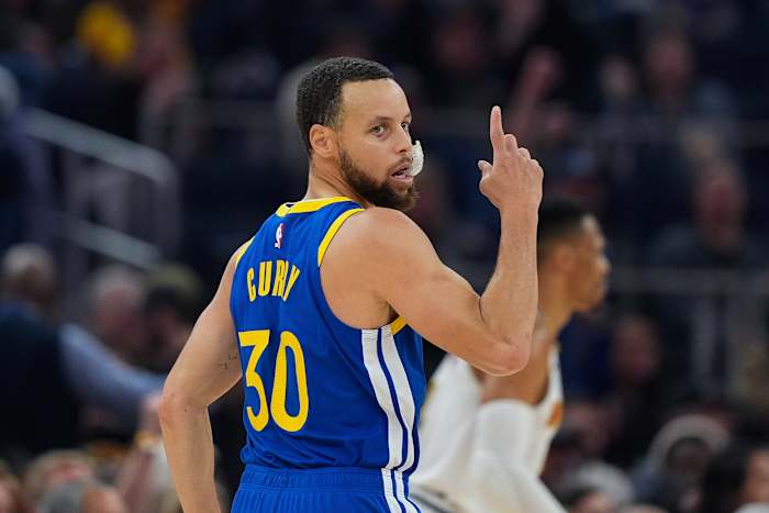 Steve Kerr streeft ernaar Stephen Curry een rustdag te vinden, staat erop dat Superstar Guard uitgeput is