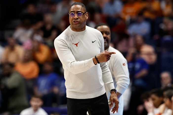 Texas vuurt coach Rodney Terry af nadat Longhorns nog een snelle uitgang van het NCAA -toernooi maakt