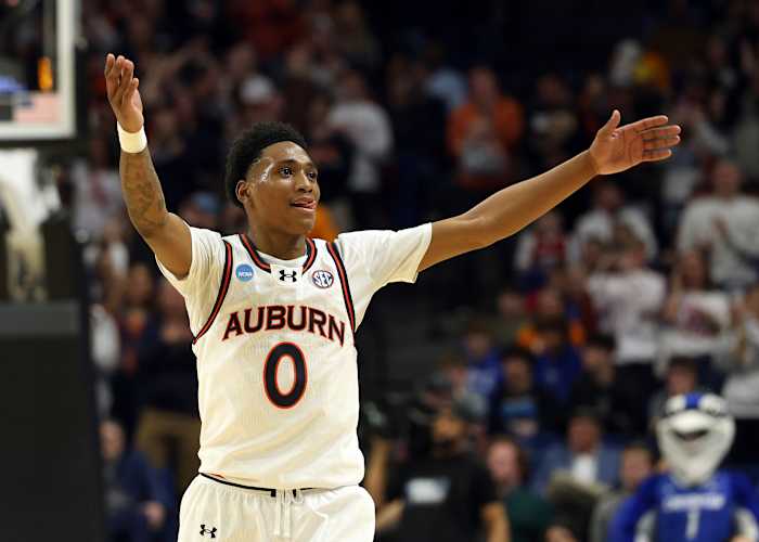 Top algehele zaad Auburn bereikt de eerste zoete 16 sinds 2019, waardoor Creighton 82-70 wordt afgewezen