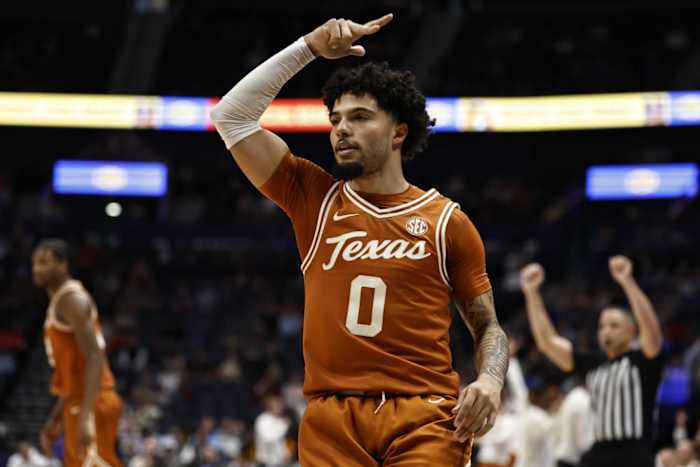 Tre Johnson's 3 in Double OT zet Texas vooruit om in te winnen op nr. 14 Texas A&M op SEC Tourney