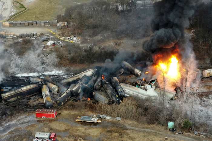Trial zal bepalen wie een schikking van $ 600 miljoen zal betalen in de rampzalige Norfolk Southern Derailment