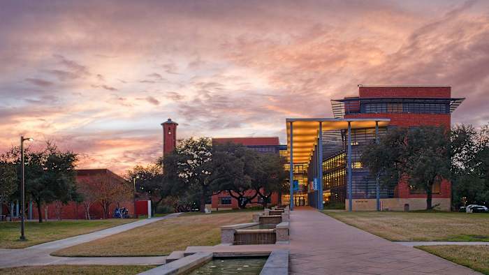 Trinity University verbiedt transgenderatleten van deelname aan vrouwensporten