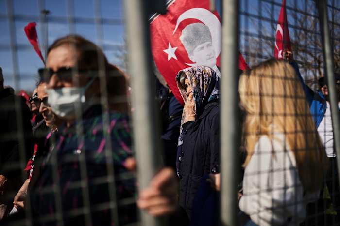Turkije arresteert de Zweedse journalist wegens vermeende terroristische verbindingen met een pro-Koerdische groep