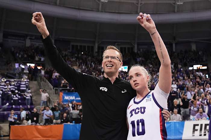 Van Lith heeft Double-Double en TCU-vrouwen die naar 1e Sweet 16 gaan na 85-70 overwinning op Louisville