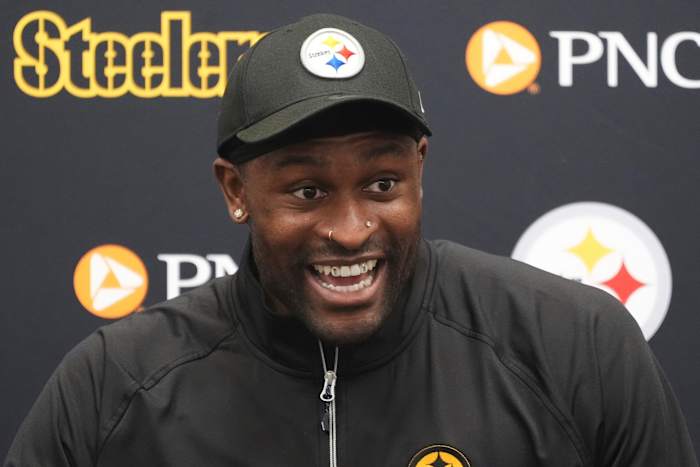 Vers van een wervelwindweek, maakt DK Metcalf zich geen zorgen over wie hem de bal in Pittsburgh zal gooien