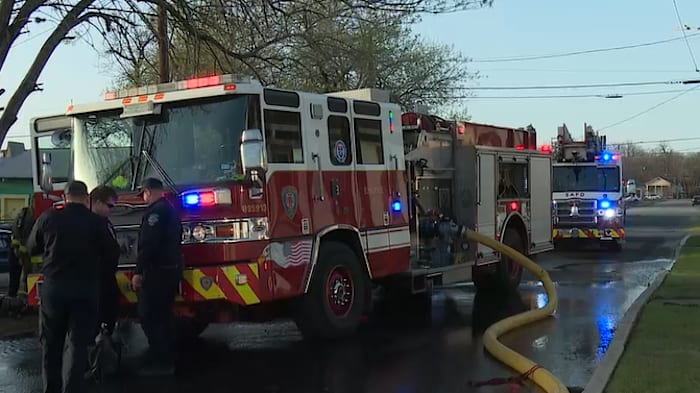Verschillende mensen hebben geëvacueerd nadat brand in East Side Home uitbreekt, zegt Safd