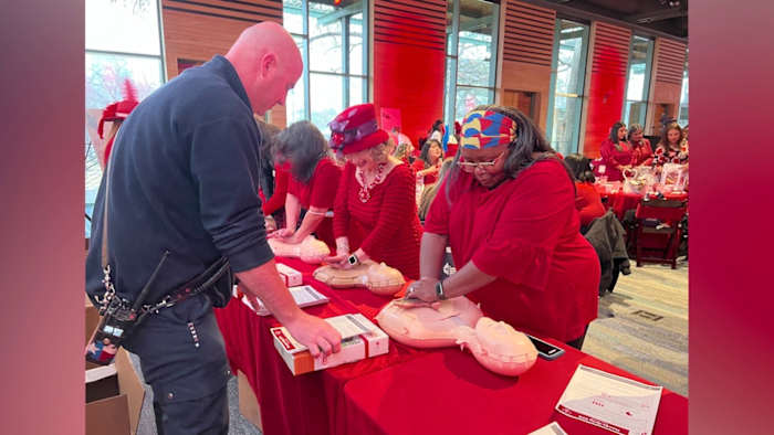 Vestido Rojo Summit markeert 20 jaar gezondheidszorg voor vrouwen in San Antonio