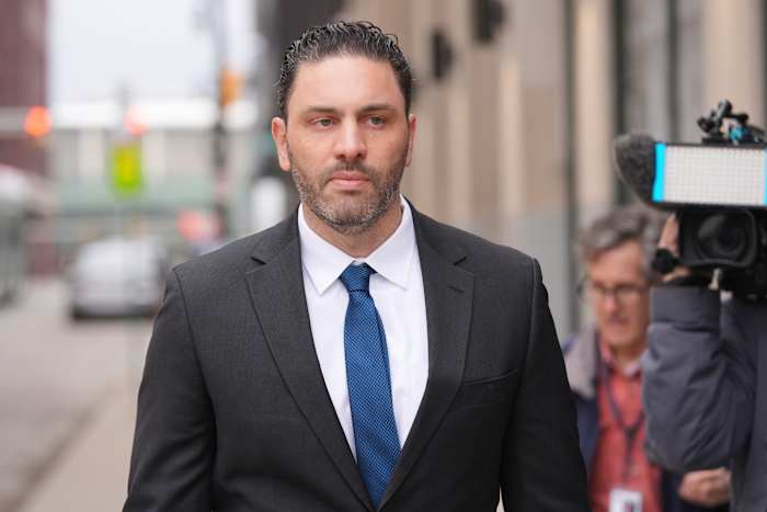 Voormalig NFL- en college -assistent -coach pleit niet schuldig aan hacking voor damesbeelden