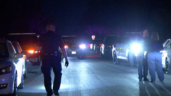 Vrouw beschuldigd van zware mishandeling na het neerschieten van man bij NW Side Home, zegt Sapd