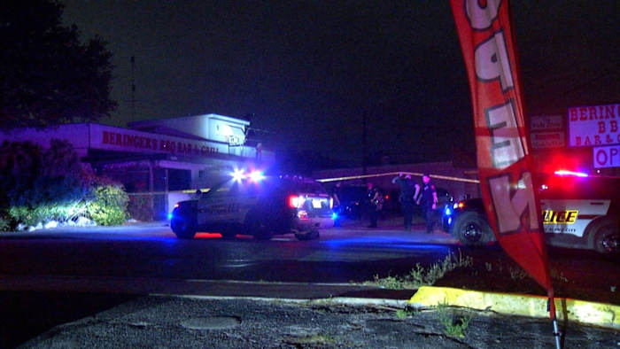 Vrouw gestoken meerdere keren nadat de man binnenvaart in het noordwesten van de kant van de noordwestkant, zegt de politie