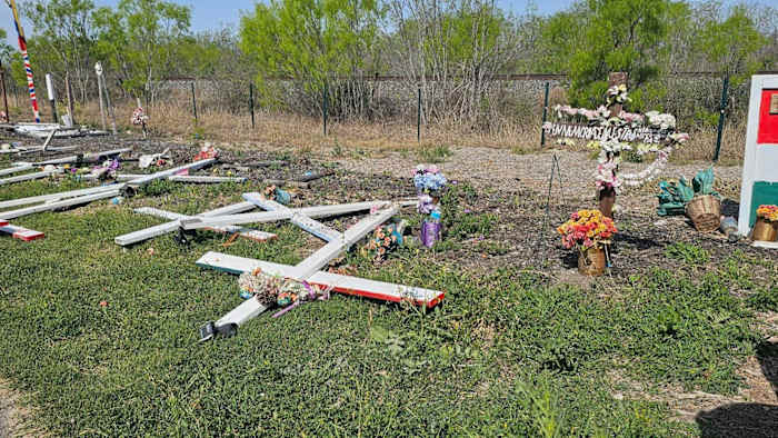 'We hebben zo hard gewerkt om het bij te houden': Quintana Road Memorial voor 53 migranten vernield