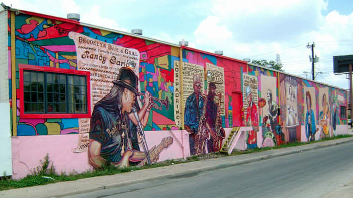 West Side Muurschildering ter ere van San Antonio -muzikanten die zonder toestemming zijn geschilderd
