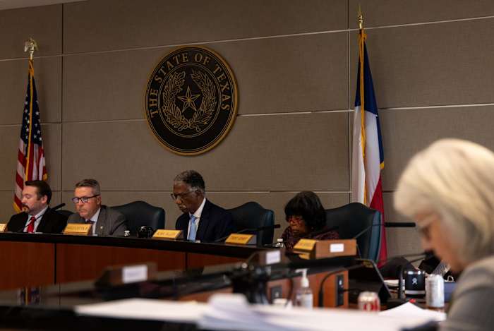 Wetgevers willen scholen meer speelruimte geven om de jongste en dakloze studenten van Texas op te schorten