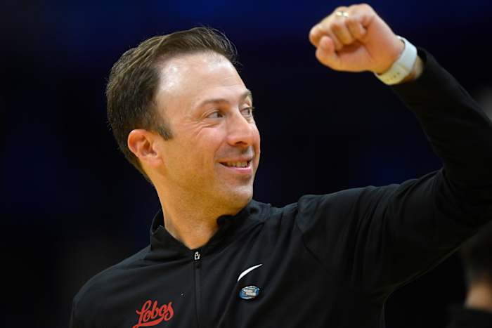 Xavier huurt Richard Pitino in als basketbalcoach